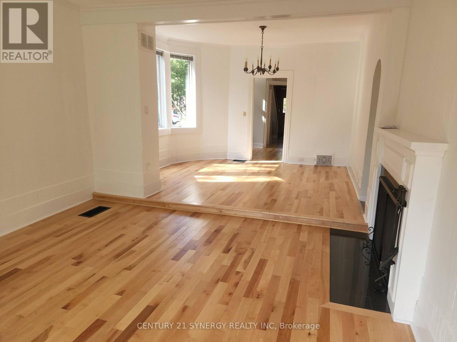 18 Wilton Crescent, Ottawa, ON