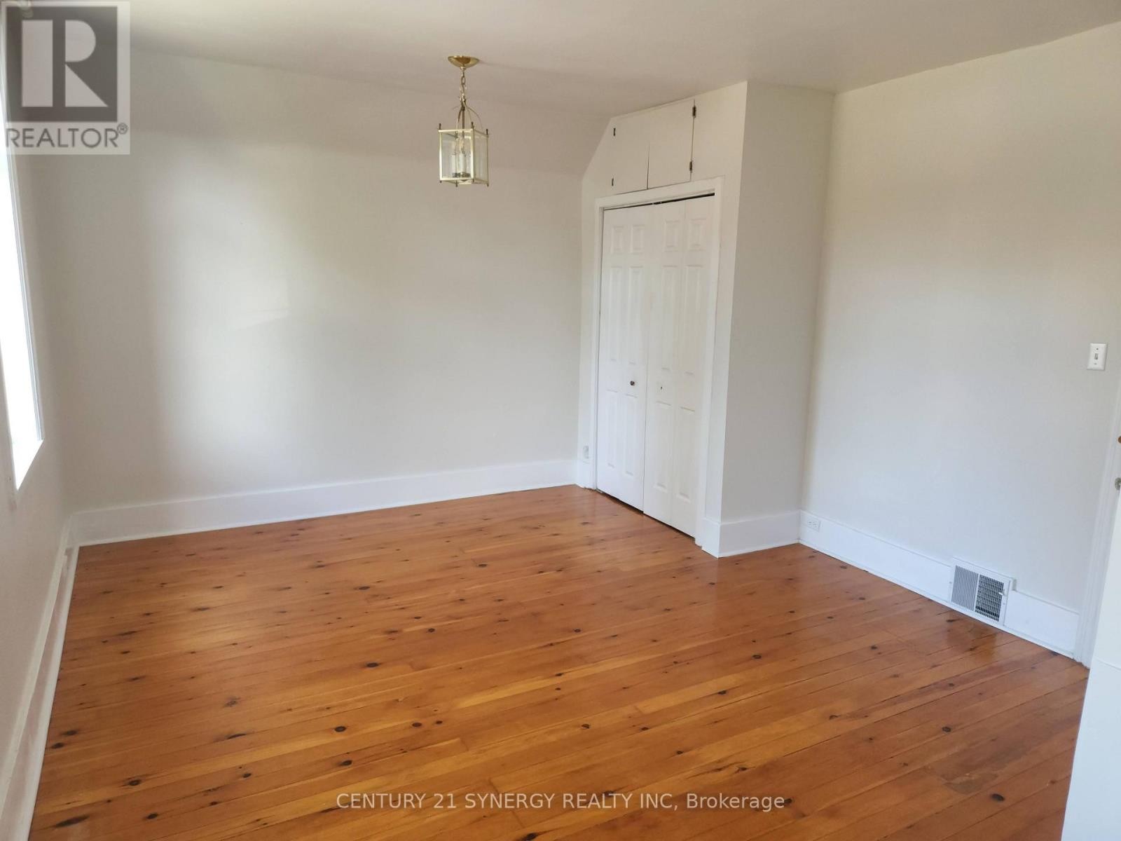 18 Wilton Crescent, Ottawa, ON