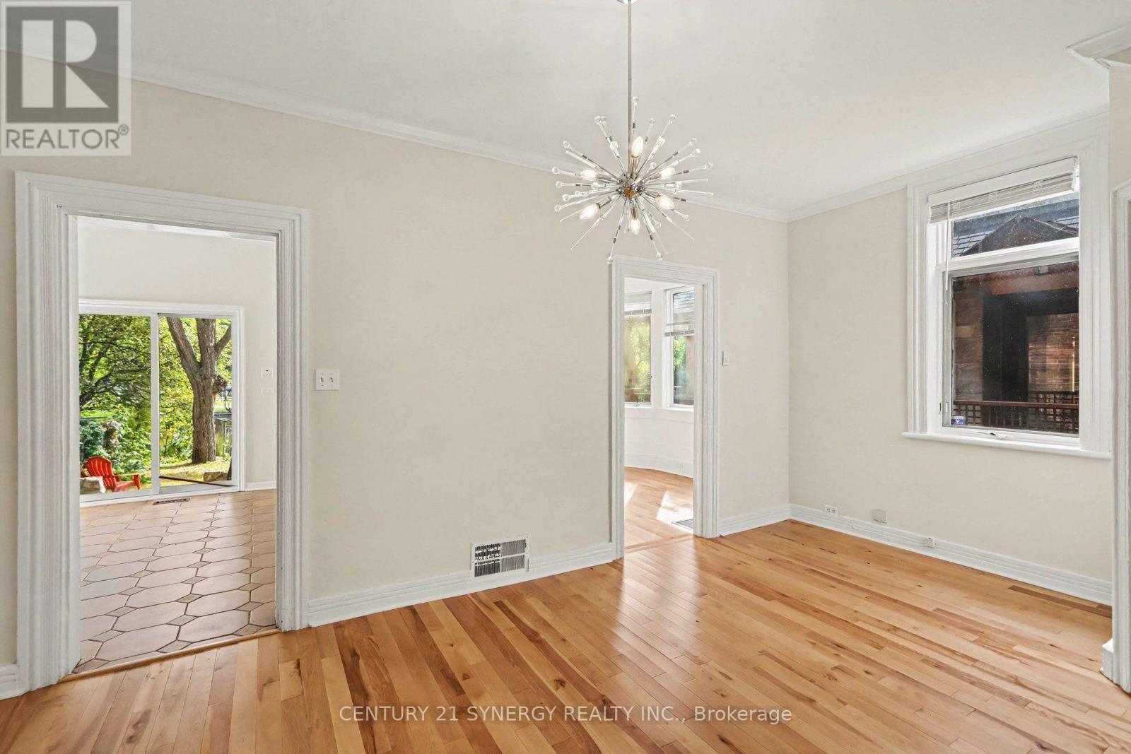 18 Wilton Crescent, Ottawa, ON