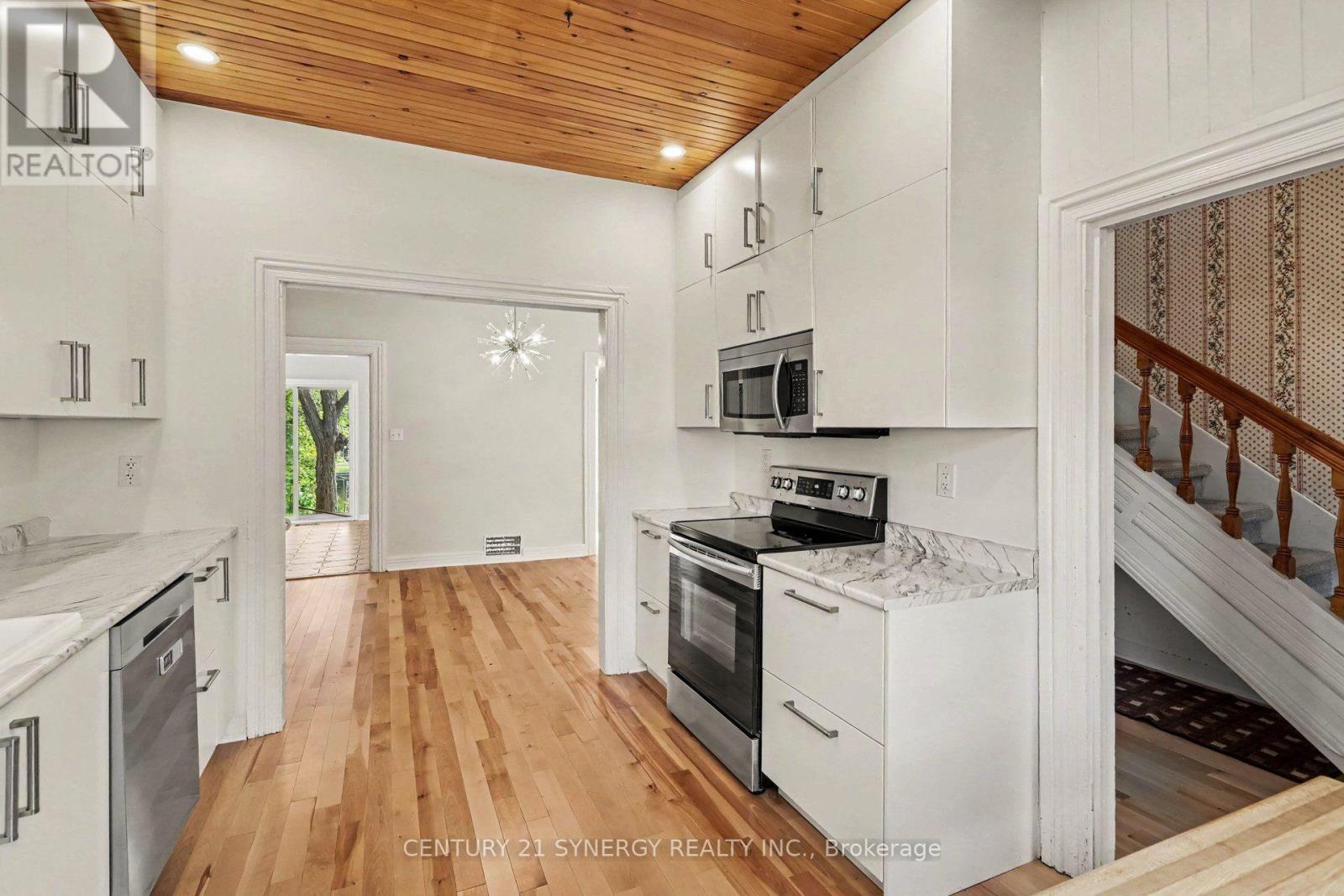 18 Wilton Crescent, Ottawa, ON