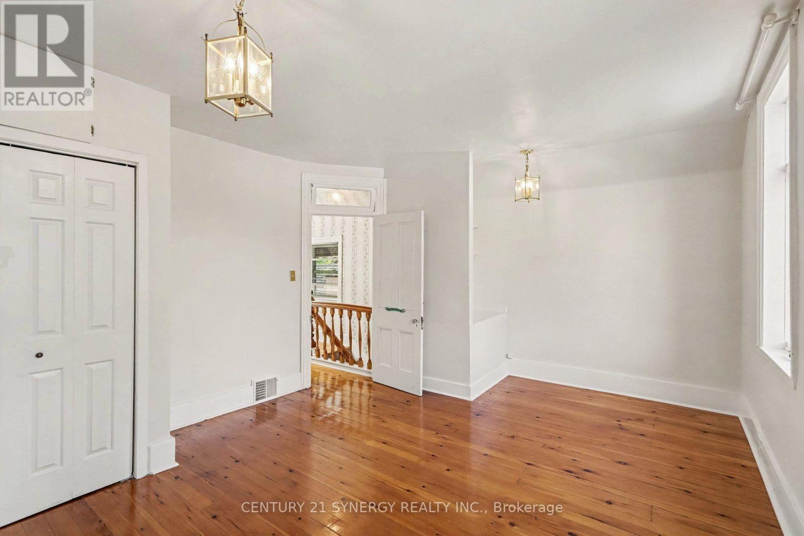 18 Wilton Crescent, Ottawa, ON