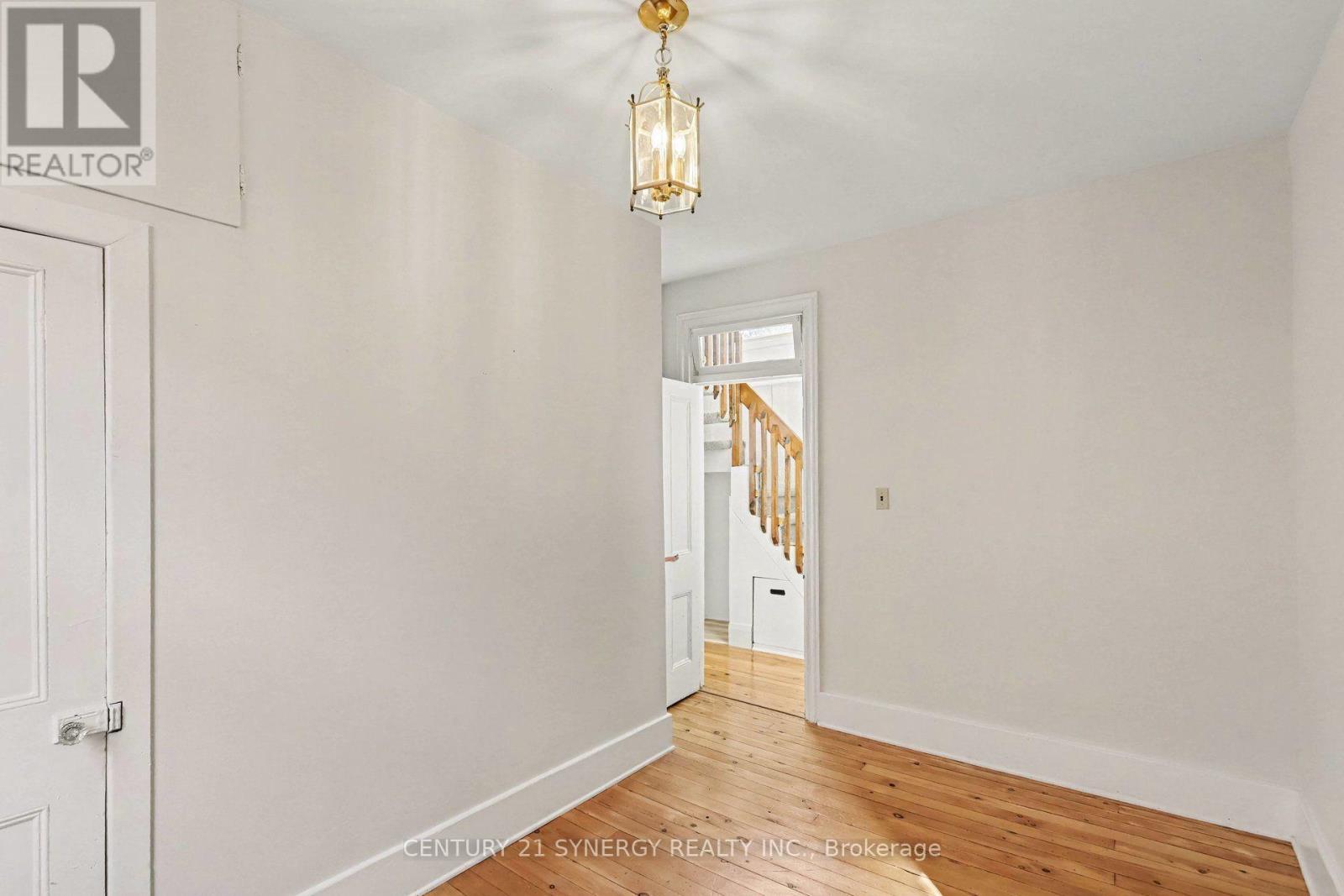 18 Wilton Crescent, Ottawa, ON