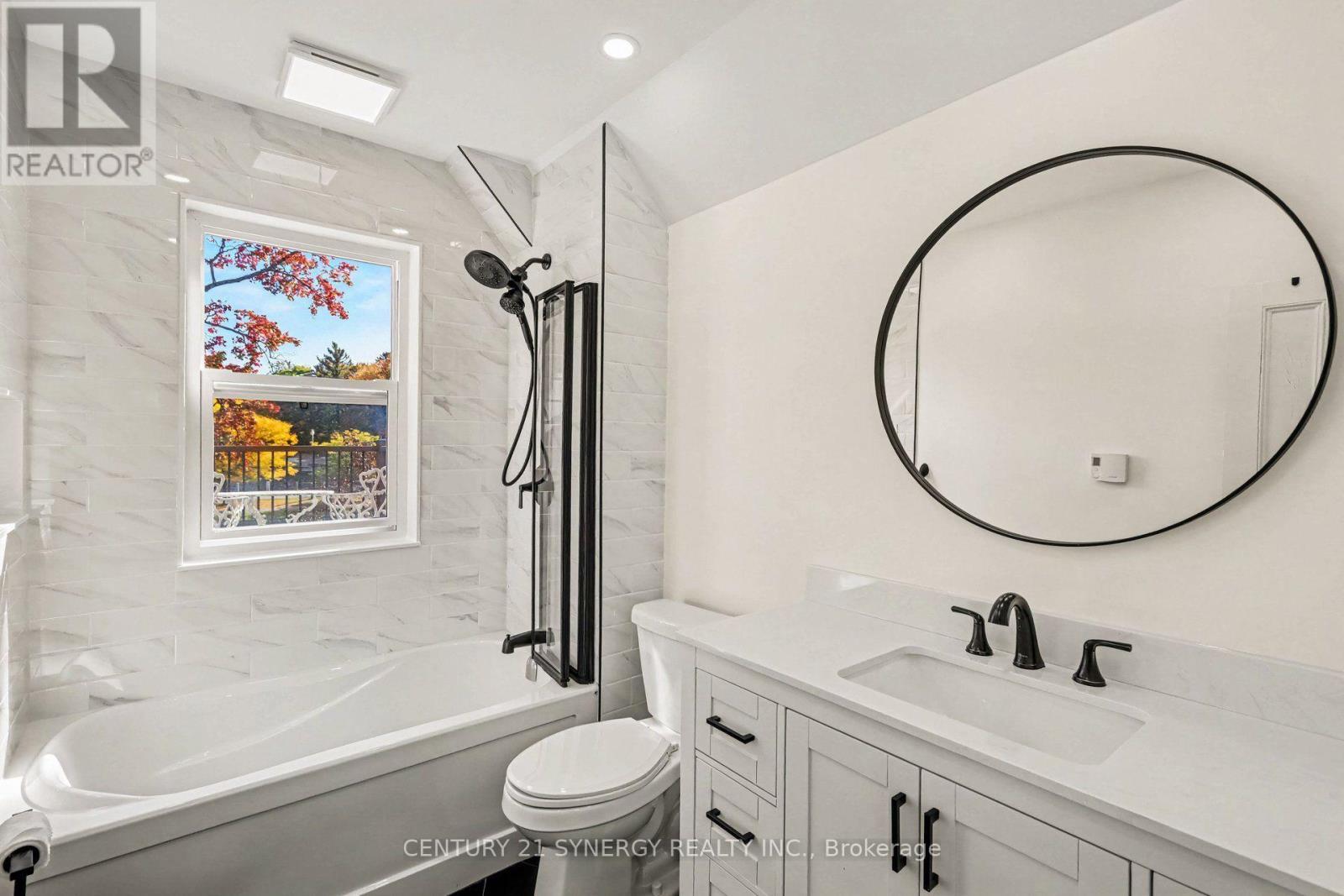 18 Wilton Crescent, Ottawa, ON