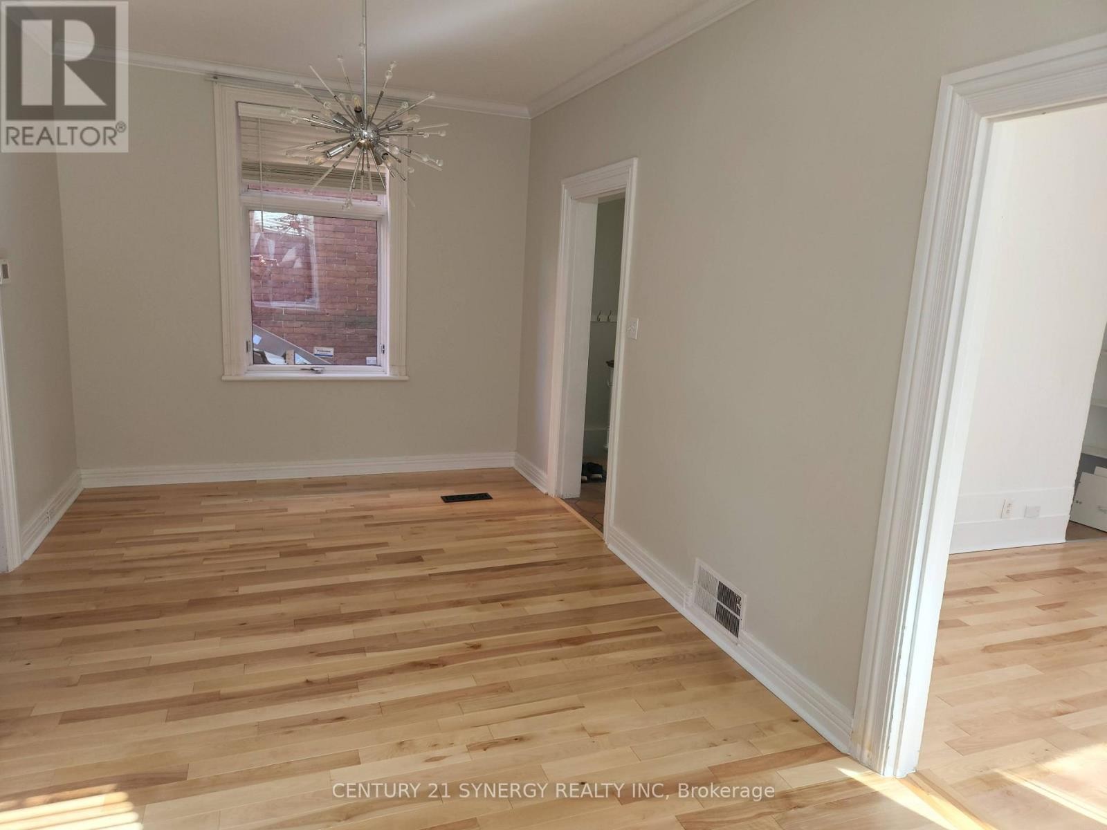 18 Wilton Crescent, Ottawa, ON