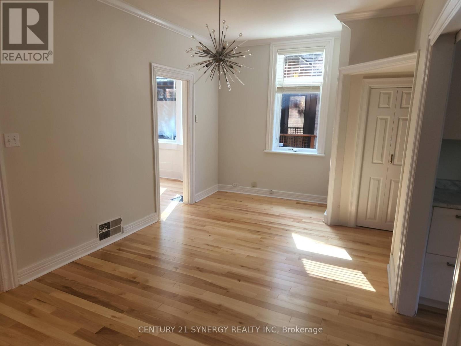 18 Wilton Crescent, Ottawa, ON