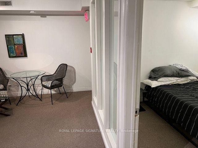 Lower-208 Carlton Street, Toronto, ON