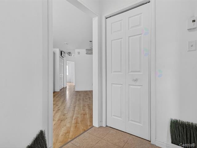 Hall d'entrée/Vestibule - 03-8330 Rue De Londres, Brossard, QC
