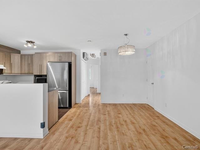 Salle à manger - 03-8330 Rue De Londres, Brossard, QC