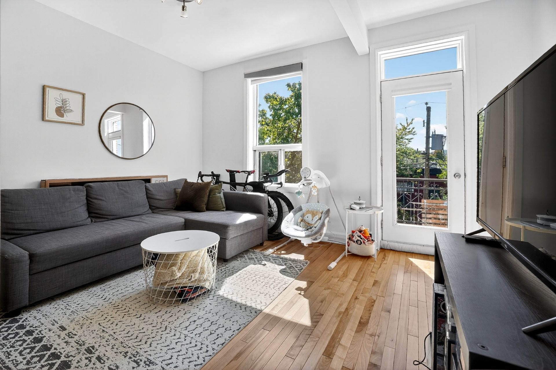 Salon - 4593 Rue De Lanaudière, Montréal (Le Plateau-Mont-Royal), QC