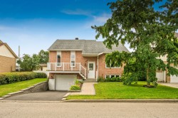 245 Rue de la Reine-des-Prés La Prairie, QC J5R 5G9