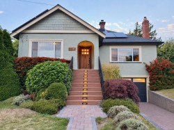 590 Monterey Ave Oak Bay, BC V8S 4T9