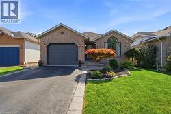 28 COLONIAL Crescent Grimsby, ON L3M 5H3