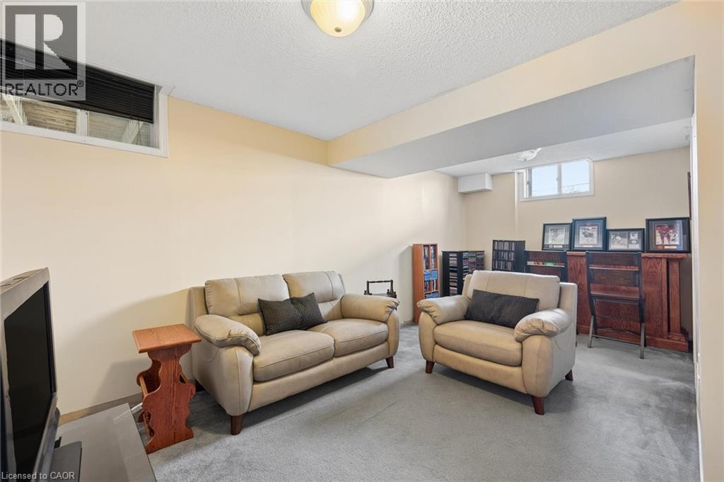 Recessed ceiling light fixture - 67 Apple Tree Drive, Kitchener, ON