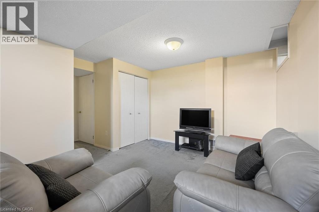 Wall-to-wall carpeting and neutral wall tones - 67 Apple Tree Drive, Kitchener, ON