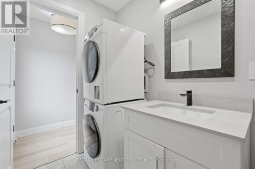 Main Floor Washroom - 106 Barnesdale Avenue N, Hamilton, ON 