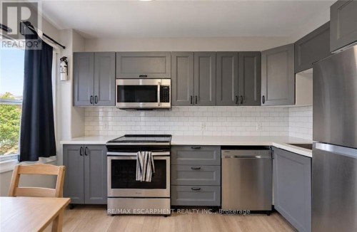 Second Floor kitchen - 106 Barnesdale Avenue N, Hamilton, ON 