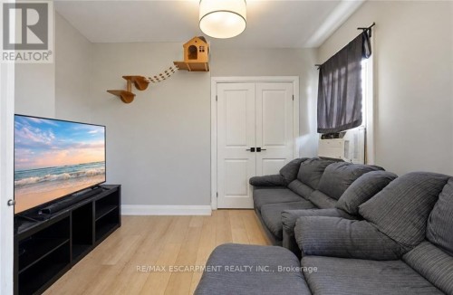 Second Floor Living Rm - 106 Barnesdale Avenue N, Hamilton, ON 