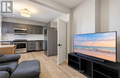 Second Floor Living Rm - 106 Barnesdale Avenue N, Hamilton, ON 