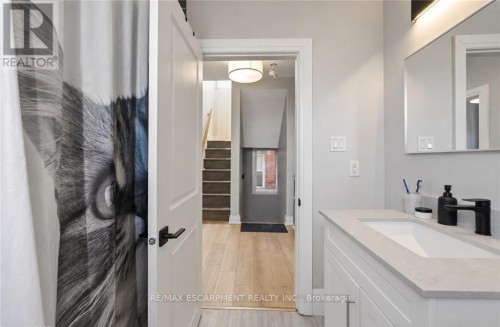 Second Floor Washroom - 106 Barnesdale Avenue N, Hamilton, ON 