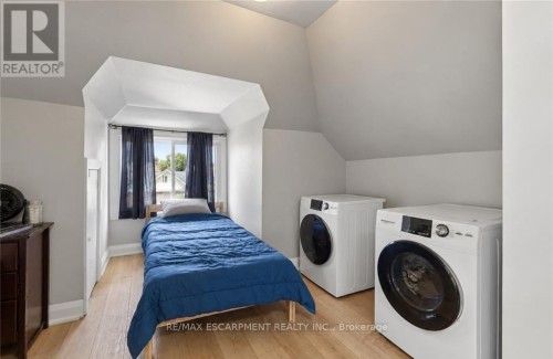 Primary Bedroom, Second Floor - 106 Barnesdale Avenue N, Hamilton, ON 