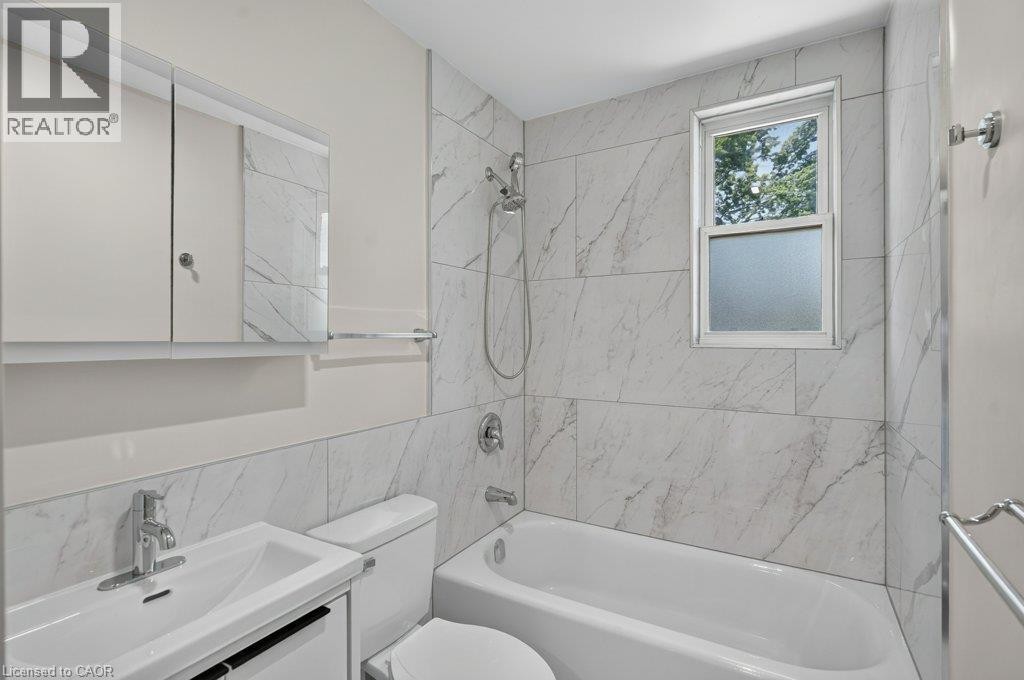 220 East 13Th Street, Hamilton, ON