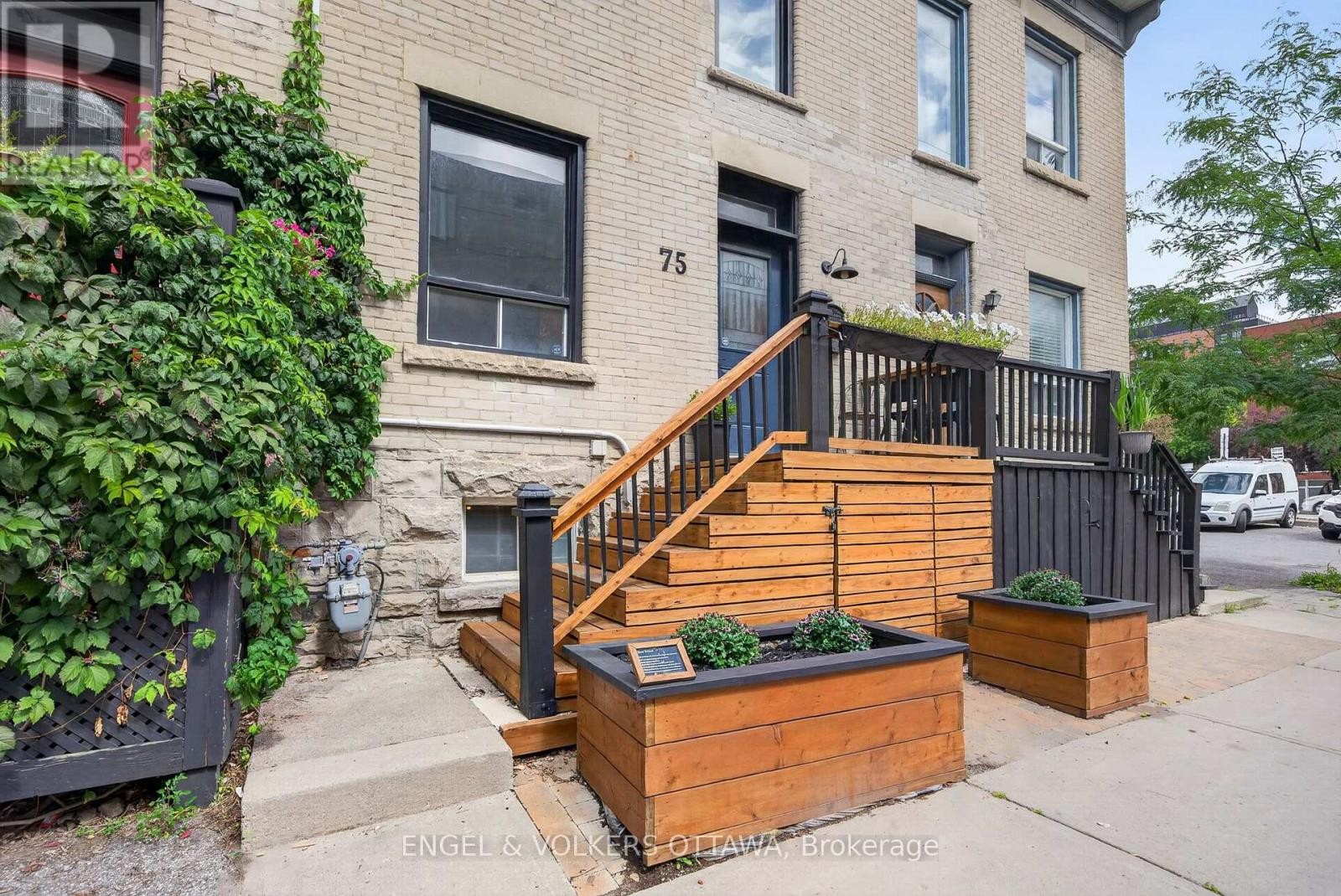 75 Eccles Street, Ottawa, ON
