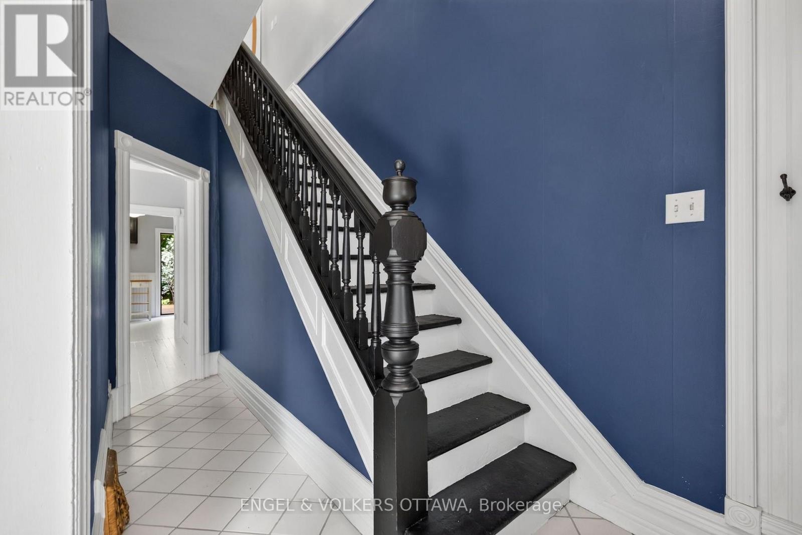 75 Eccles Street, Ottawa, ON