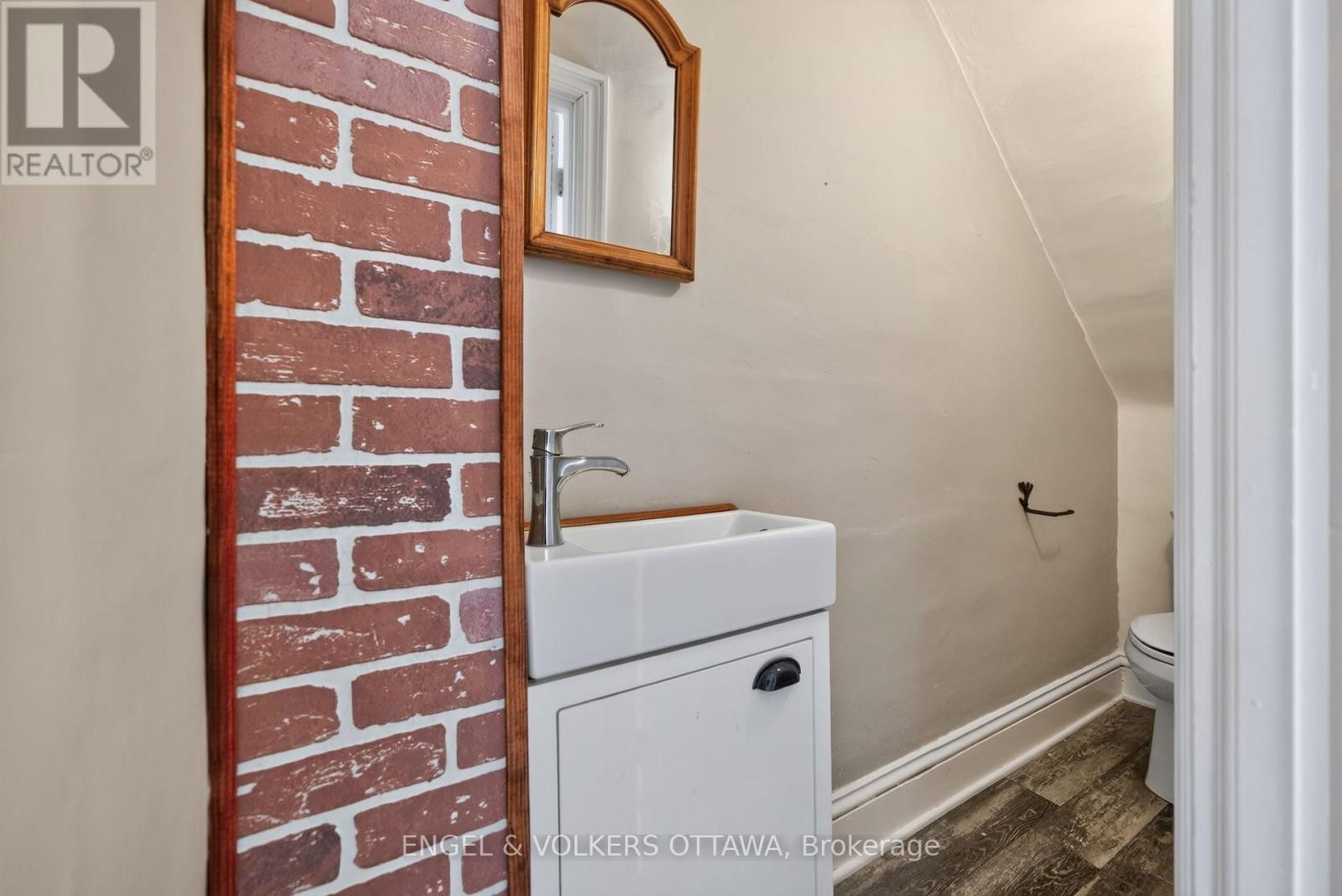 75 Eccles Street, Ottawa, ON