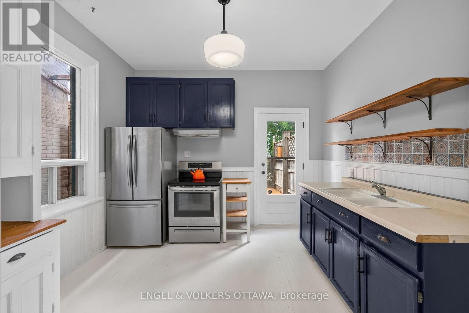 75 Eccles Street, Ottawa, ON