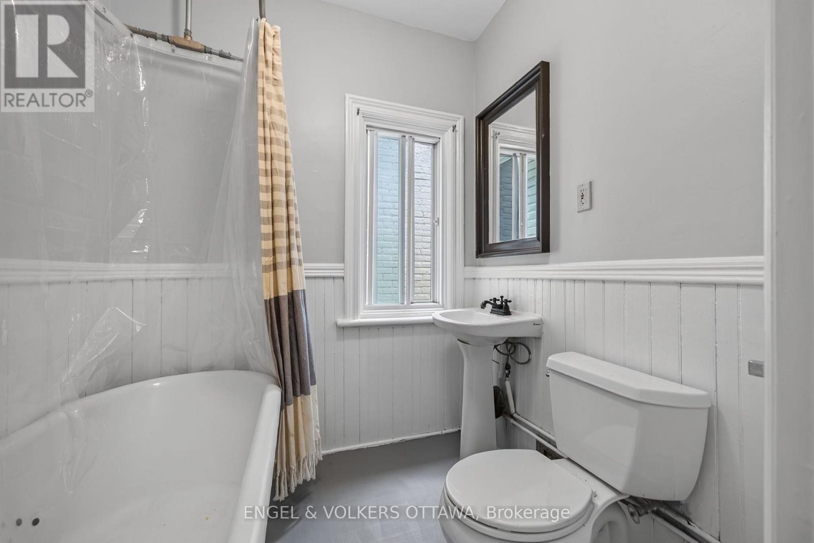 75 Eccles Street, Ottawa, ON