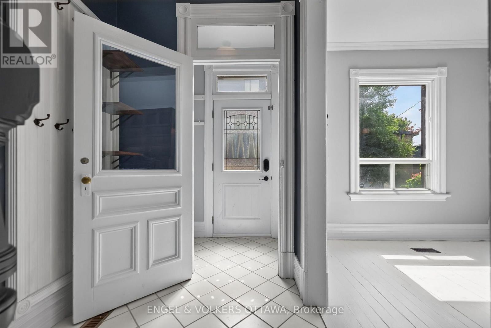 75 Eccles Street, Ottawa, ON