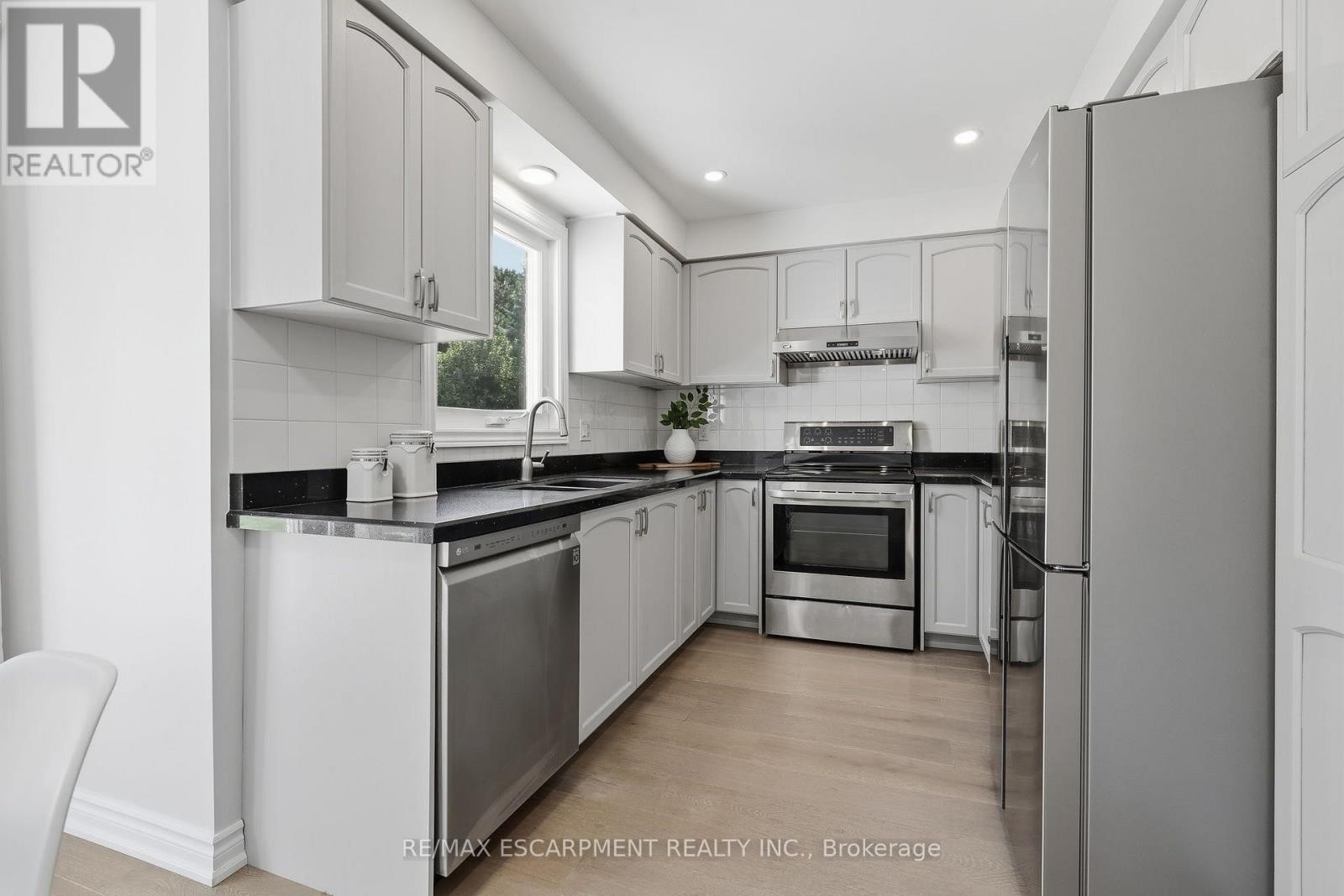 551 Deerhurst Drive, Burlington, ON