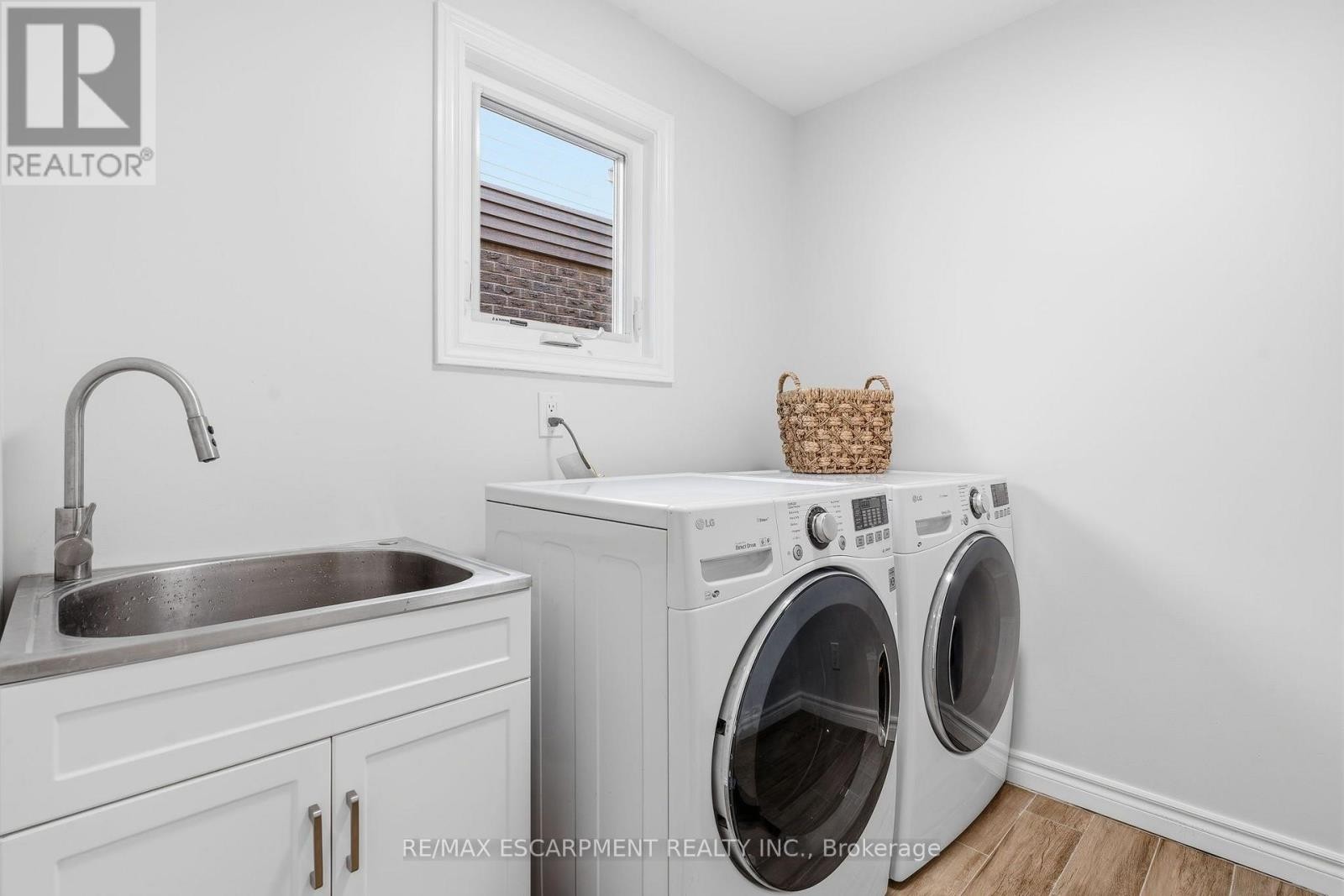 551 Deerhurst Drive, Burlington, ON