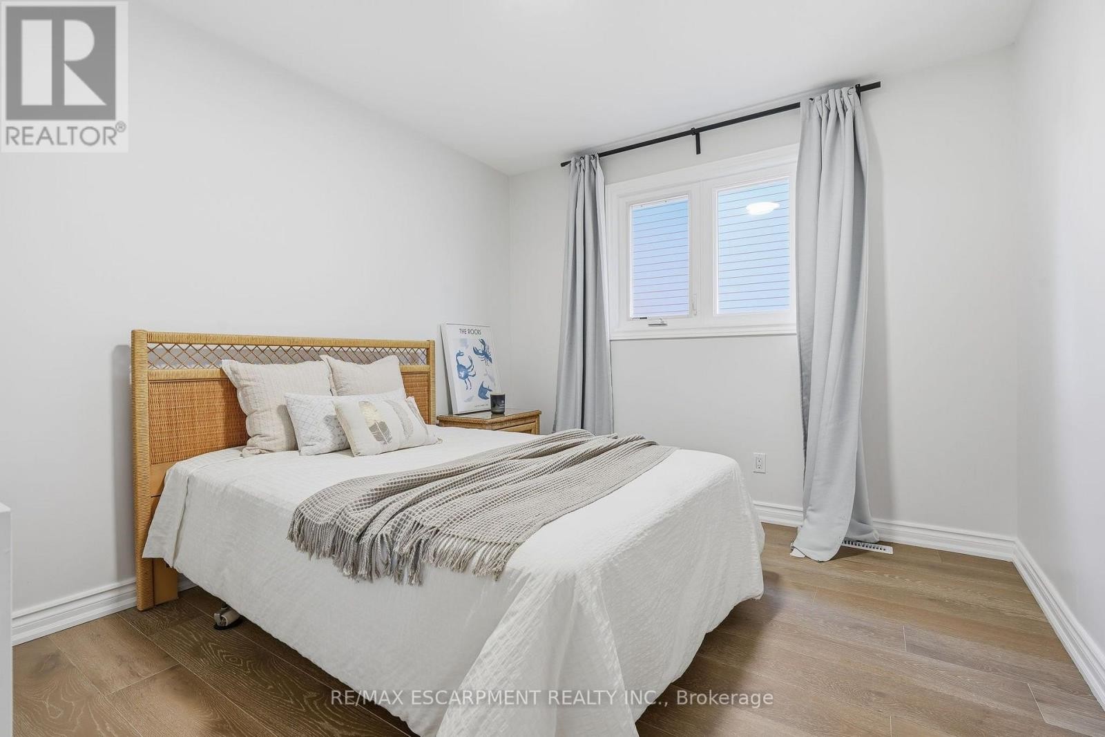 551 Deerhurst Drive, Burlington, ON