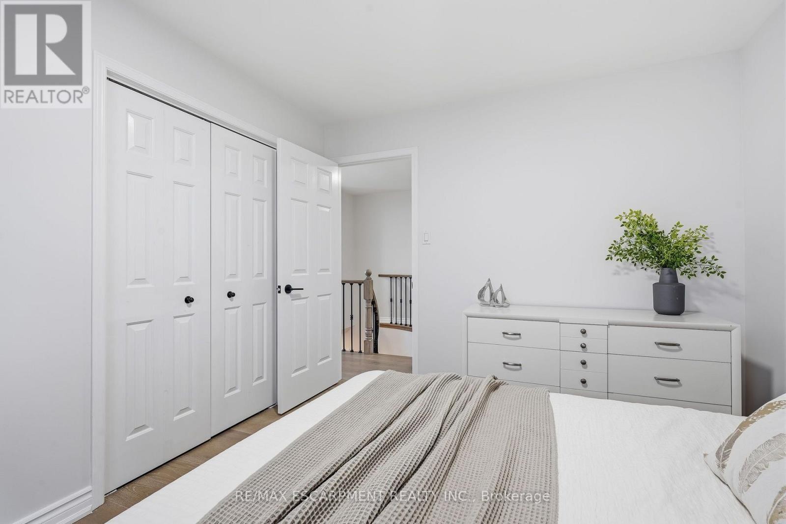 551 Deerhurst Drive, Burlington, ON