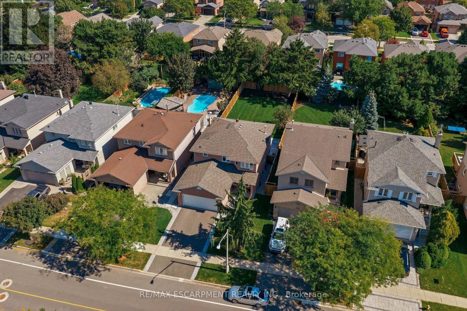 551 Deerhurst Drive, Burlington, ON