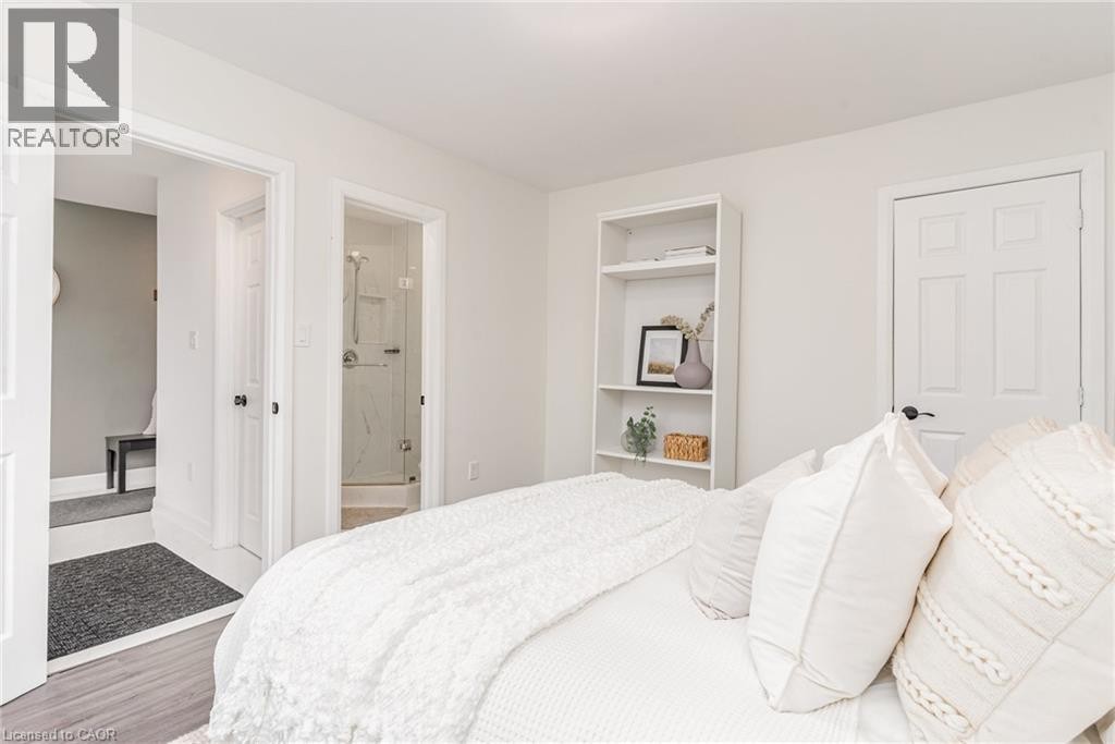 4 Robins Avenue, Hamilton, ON
