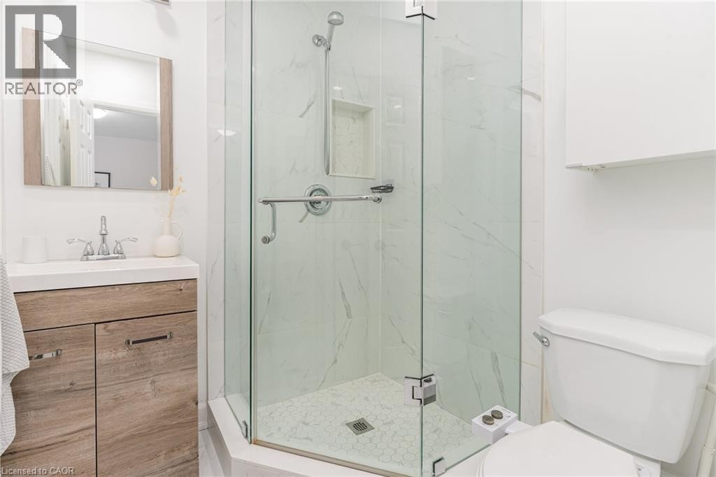 4 Robins Avenue, Hamilton, ON