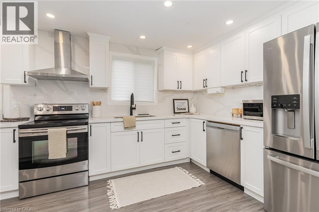 4 Robins Avenue, Hamilton, ON