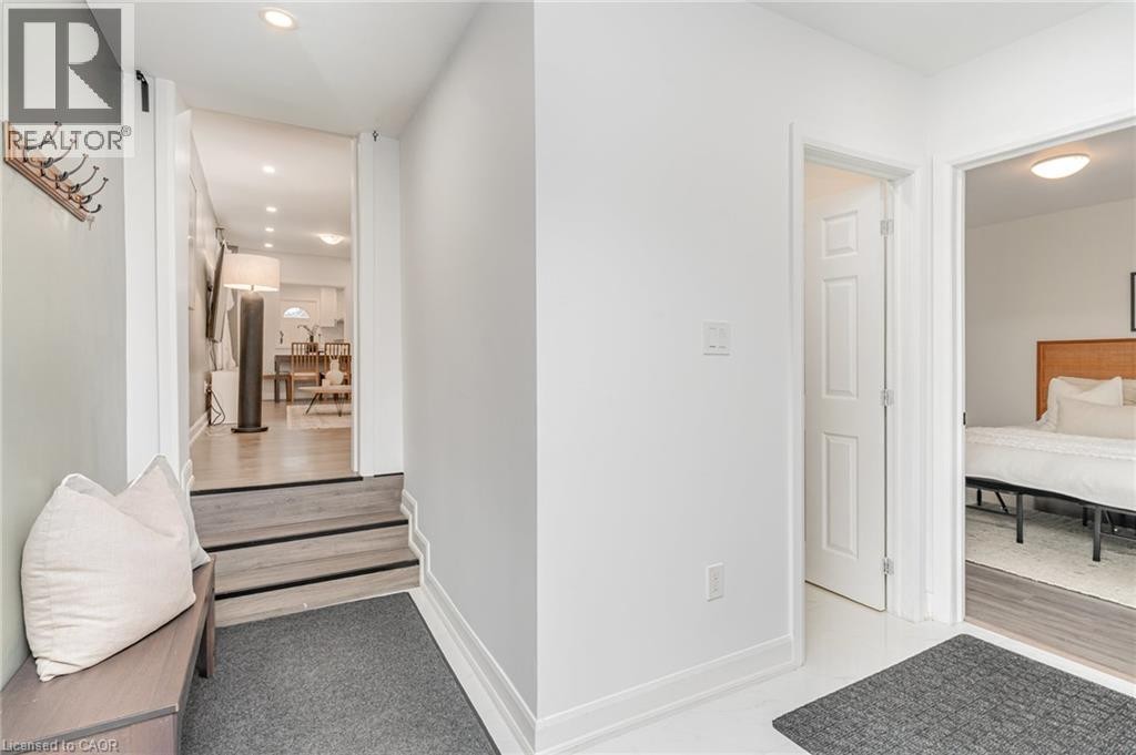 4 Robins Avenue, Hamilton, ON