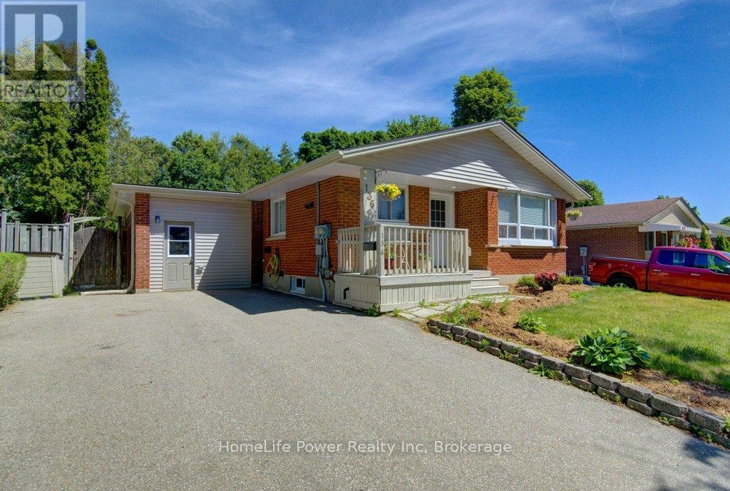 Front Elevation Brick exterior w/attached garage - 136 Dunsmere Drive, Kitchener, ON