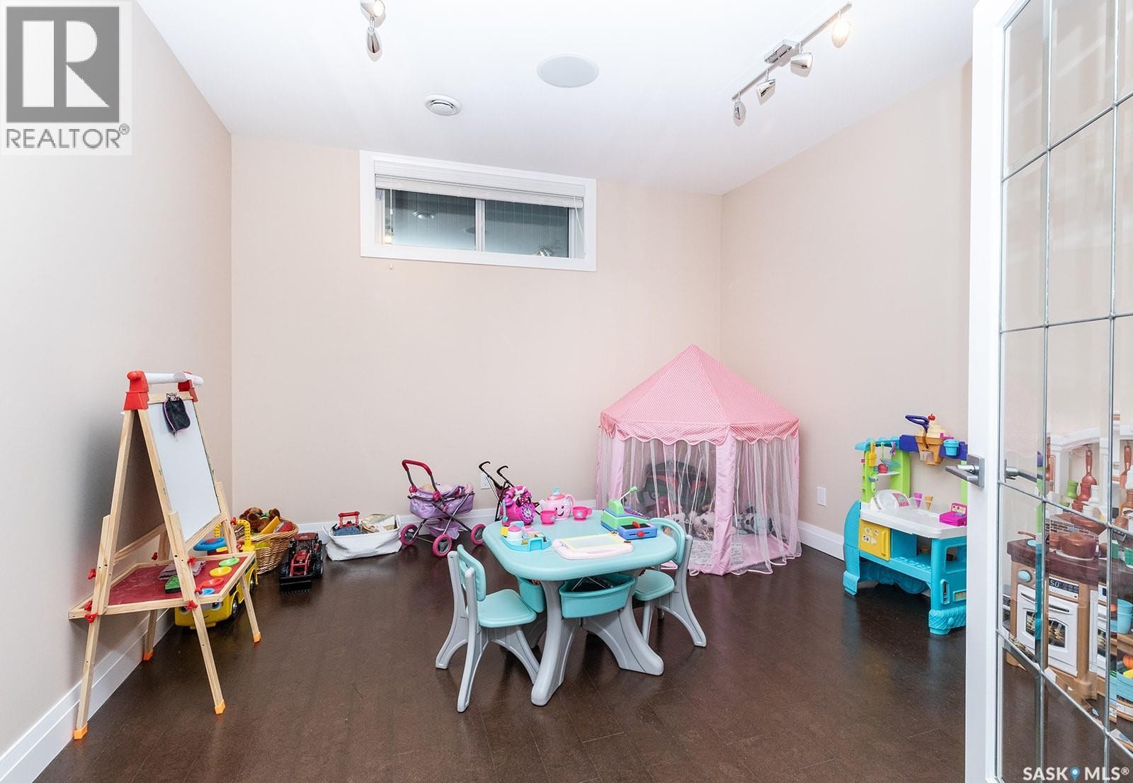 355 Coppermine Crescent, Saskatoon, SK