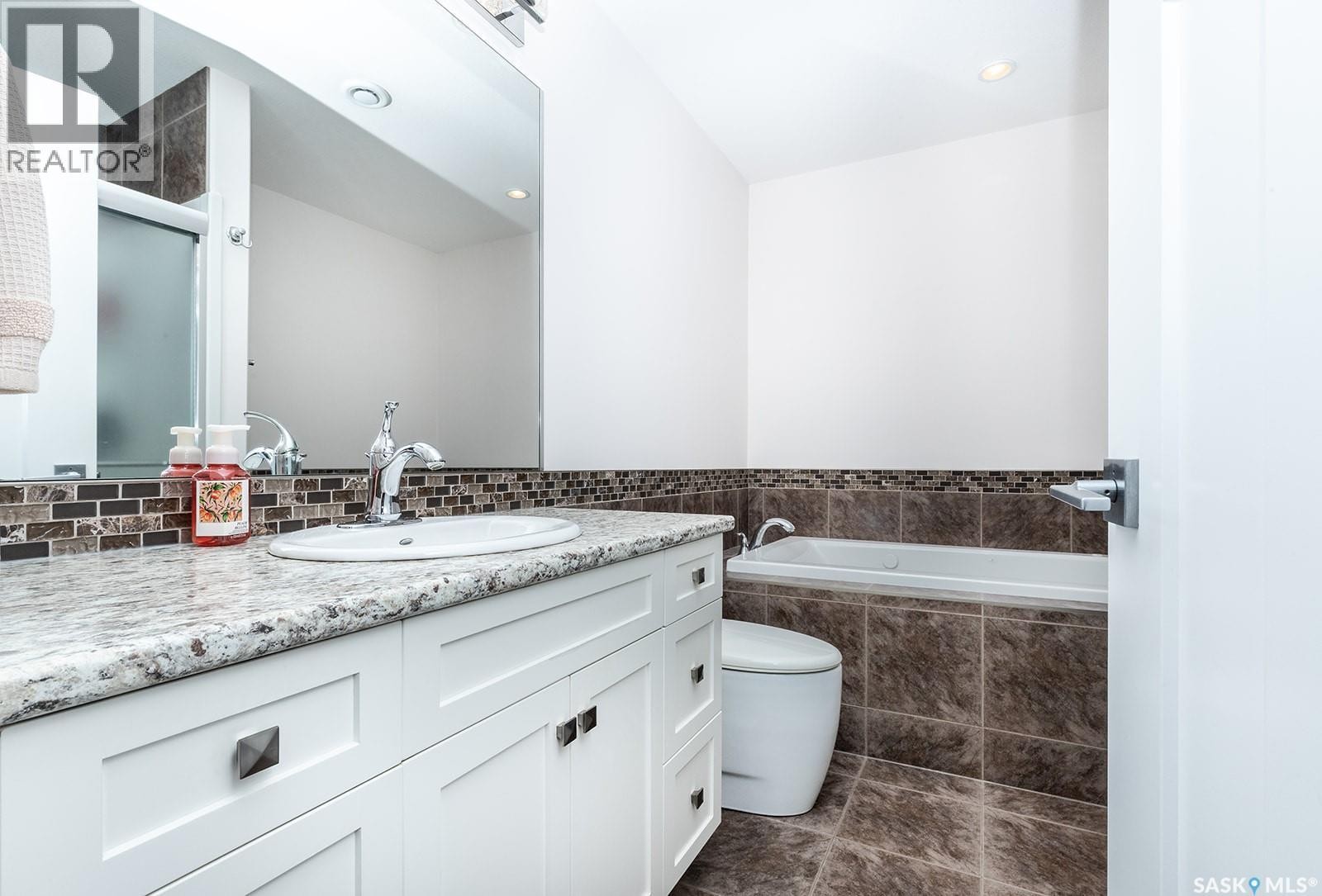 355 Coppermine Crescent, Saskatoon, SK