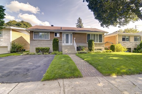 257 Rue Esterel  Laval (Pont-Viau), QC H7G 2K4