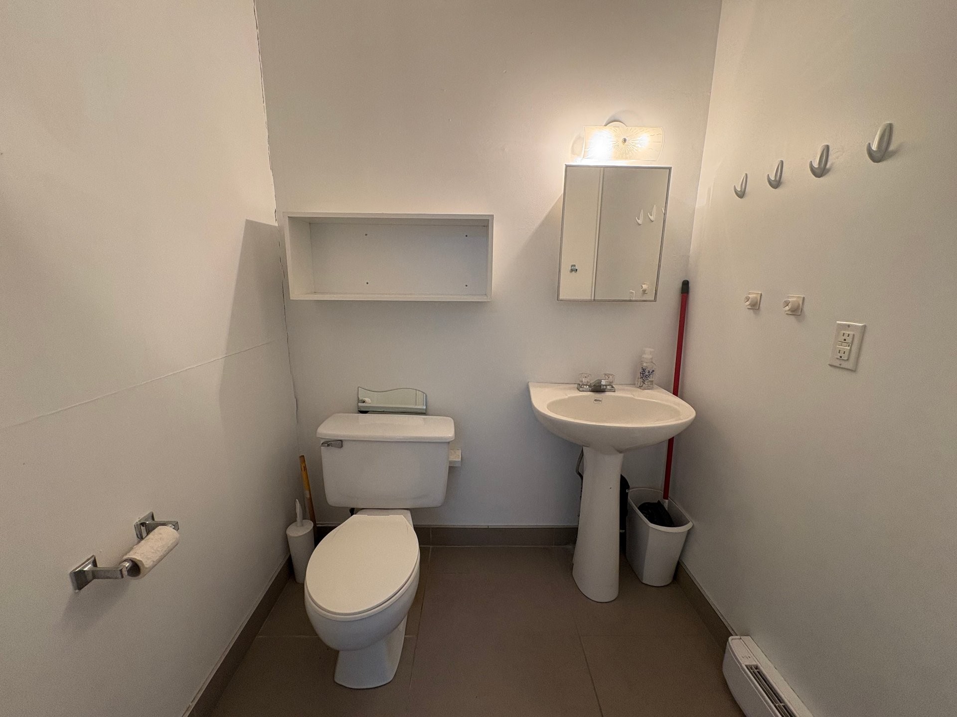 Salle d'eau - 173 Av. Carter, Rouyn-Noranda, QC
