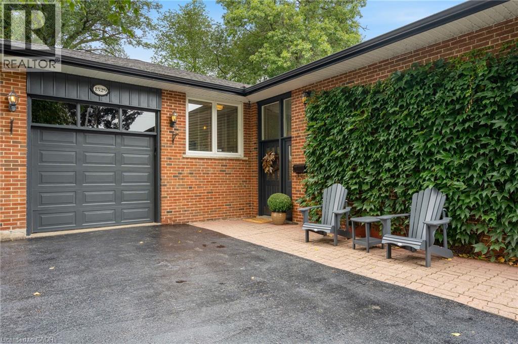 Large Double Driveway - 1529 Wembury Road, Mississauga, ON