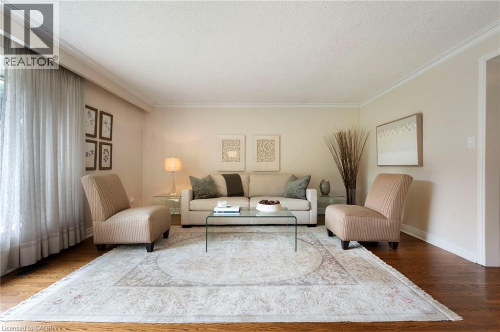 Spacious Living Room - 1529 Wembury Road, Mississauga, ON