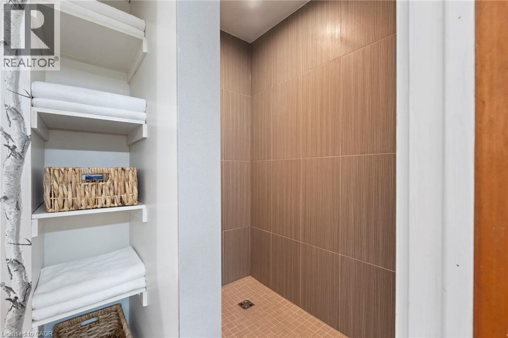 Second Bathroom with Large Walk-in Tiled Shower - 1529 Wembury Road, Mississauga, ON