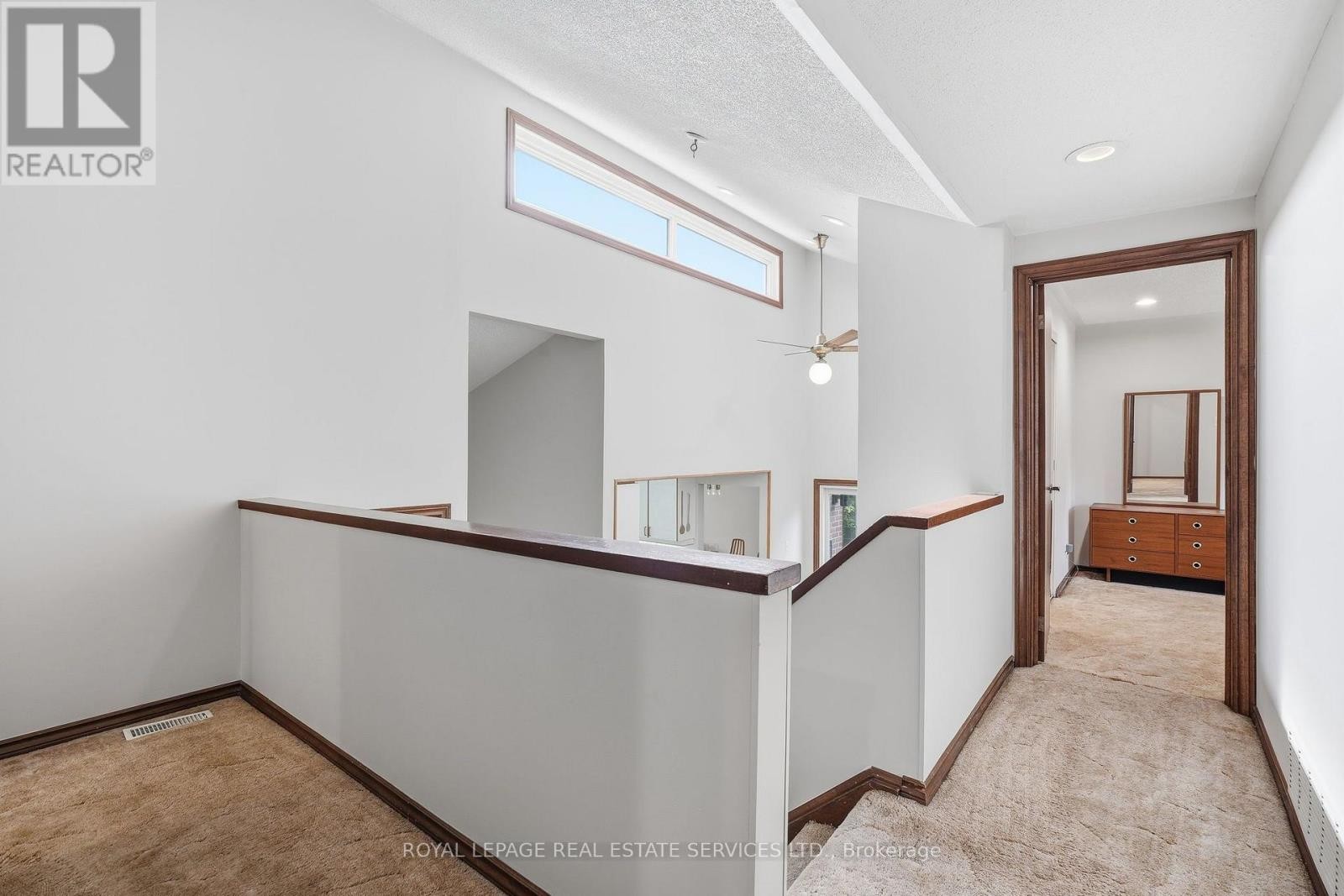 upper transom windows - 60 Bowshelm Court, Mississauga, ON
