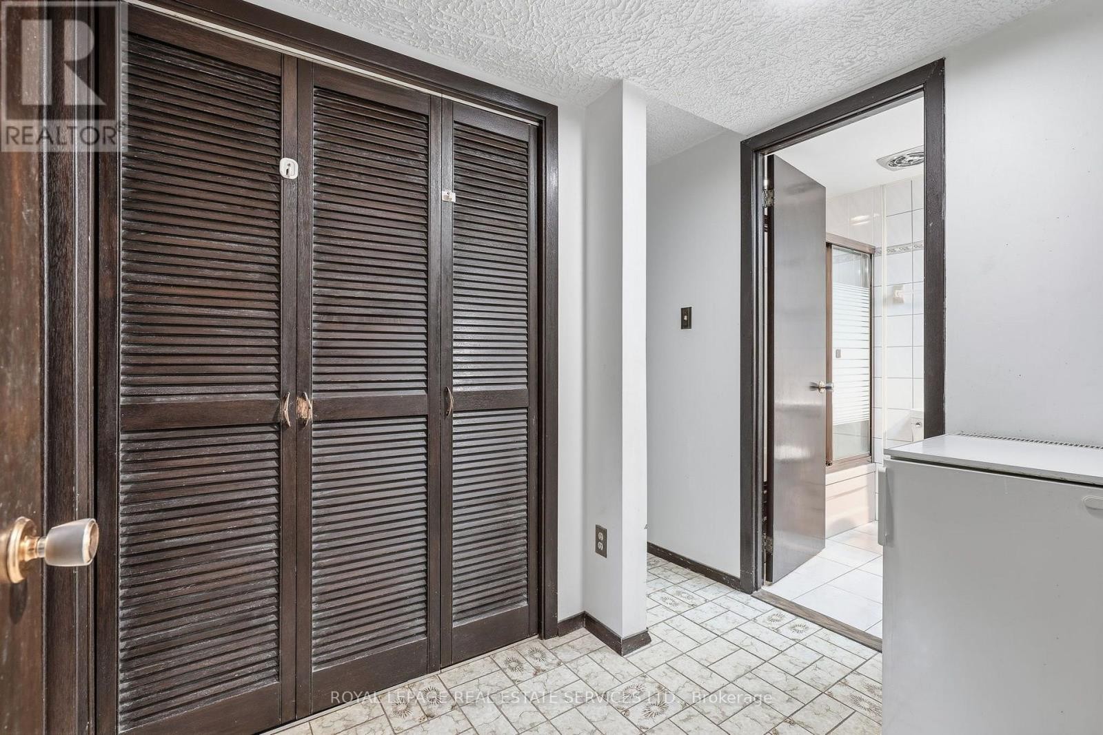 lower level large closet and hallway - 60 Bowshelm Court, Mississauga, ON
